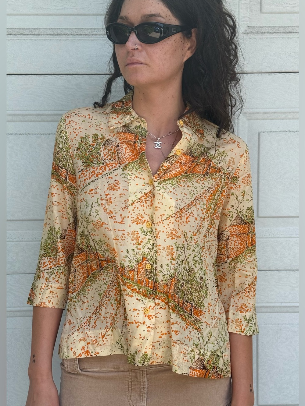 Vintage Cream & Orange Novelty Print Button-Up Blouse Satiny Rayon 3/4 Sleeve